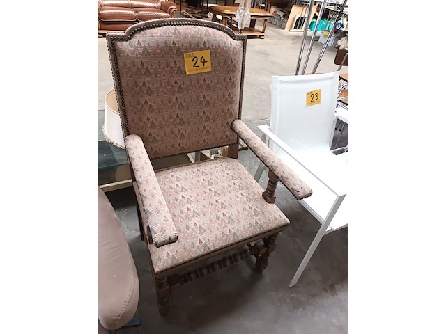 Lot 24 - armstoel - afbeelding 1 van  4