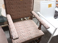 Lot 24 - armstoel