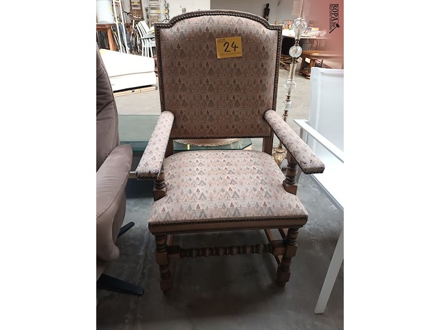Lot 24 - armstoel - afbeelding 2 van  4
