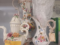 Lot 24 - bassano aardewerk kruiken. 3 stuks