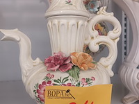 Lot 24 - bassano aardewerk kruiken. 3 stuks - afbeelding 2 van  6