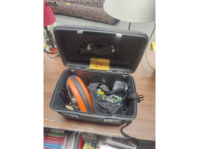 Lot 24 - beautycase met inhoud - afbeelding 1 van  5