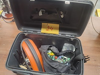 Lot 24 - beautycase met inhoud