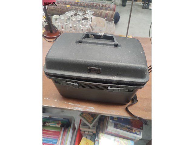 Lot 24 - beautycase met inhoud - afbeelding 2 van  5