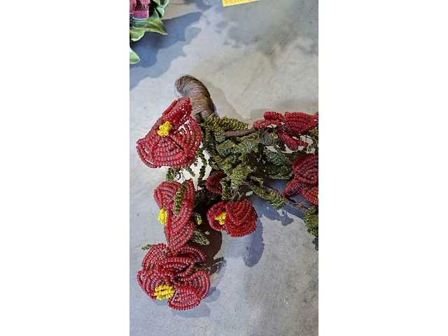 Lot 24 - bloemendecoratie binnen of buiten - 4 stuks - afbeelding 2 van  4