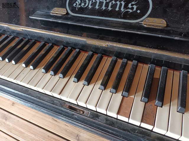 Lot 24 - buffetpiano berrens - afbeelding 4 van  4