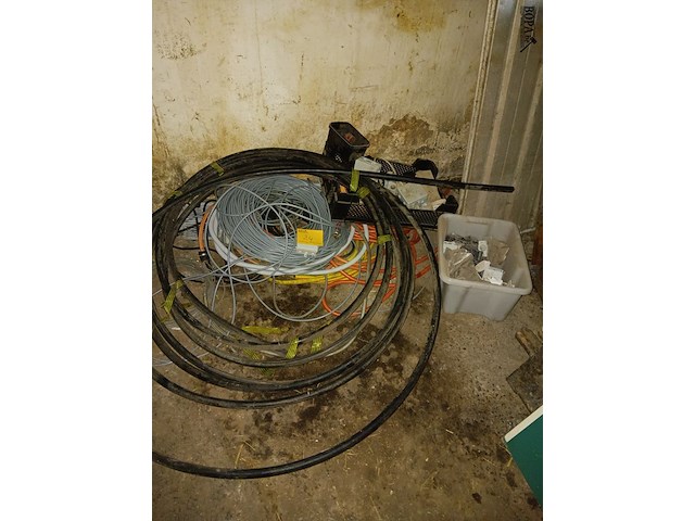 Lot 24 - elektrisch materiaal - afbeelding 1 van  4