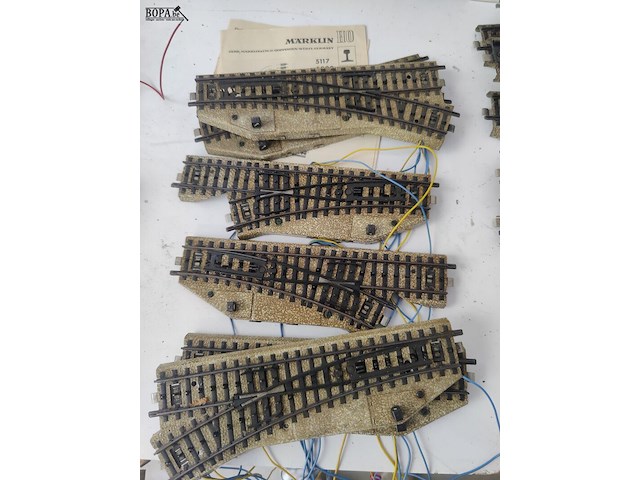 Lot 24 - elektrische wissels - 6 stuks - afbeelding 2 van  4