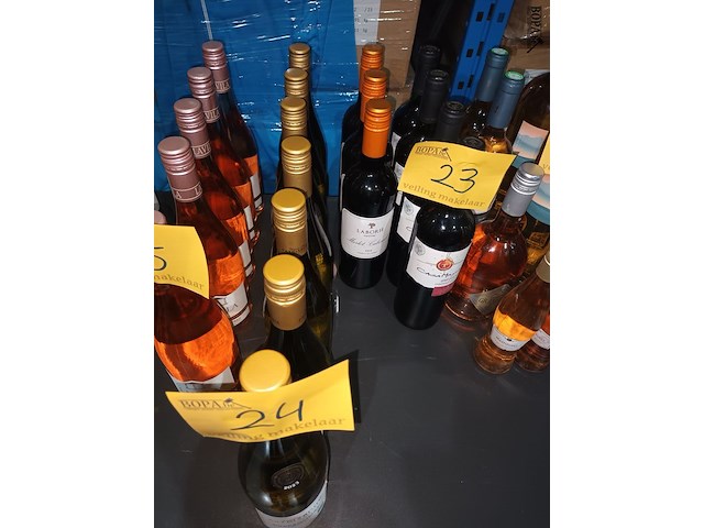 Lot 24 - flessen witte wijn. 7 stuks - afbeelding 2 van  2