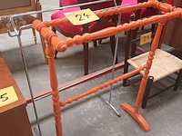 Lot 24 - handdoekenrek. 2 stuks - afbeelding 2 van  3