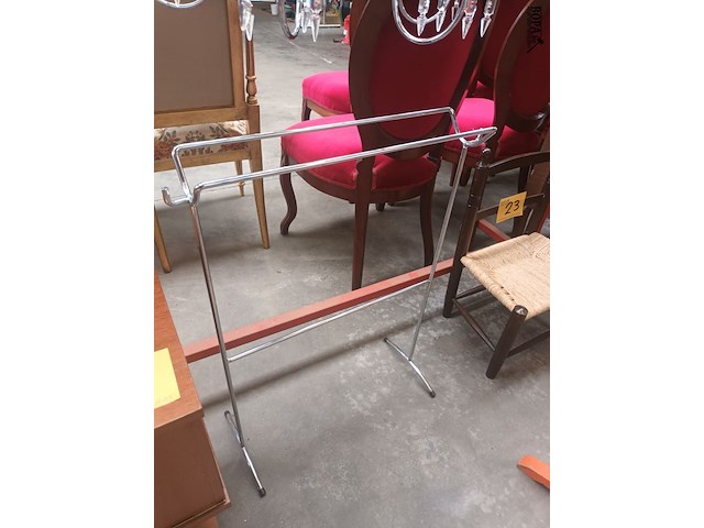 Lot 24 - handdoekenrek. 2 stuks - afbeelding 3 van  3