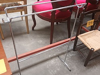 Lot 24 - handdoekenrek. 2 stuks - afbeelding 3 van  3