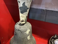Lot 24 - metalen bel