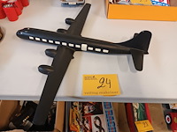 Lot 24 - metalen vliegtuig