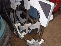 Lot 24 - mobiel onderstel voor witgoed. 3 stuks