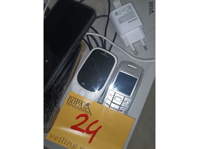 Lot 24 - oude gsm’s. 4 stuks - afbeelding 4 van  4
