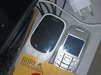 Lot 24 - oude gsm’s. 4 stuks - afbeelding 4 van  4