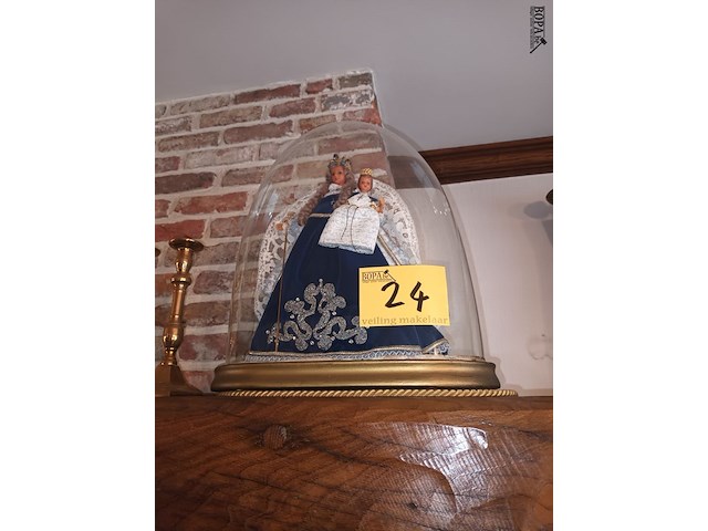 Lot 24 - ovalen globe met maria - afbeelding 1 van  3