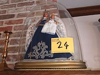 Lot 24 - ovalen globe met maria - afbeelding 1 van  3