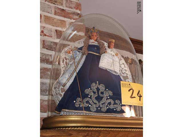 Lot 24 - ovalen globe met maria - afbeelding 3 van  3