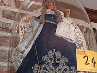 Lot 24 - ovalen globe met maria - afbeelding 3 van  3