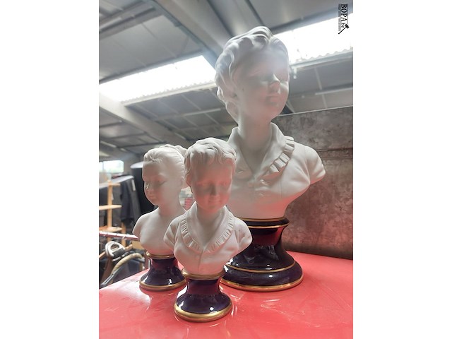 Lot 24 - porseleinen bustes get pucci, 3 stuks - afbeelding 1 van  3