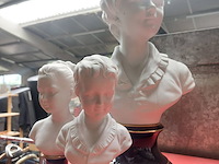 Lot 24 - porseleinen bustes get pucci, 3 stuks