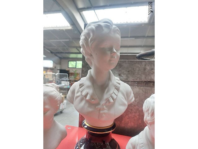 Lot 24 - porseleinen bustes get pucci, 3 stuks - afbeelding 2 van  3