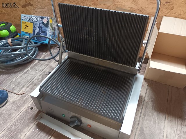 Lot 24 - professionele grill metro - afbeelding 2 van  3