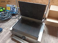 Lot 24 - professionele grill metro - afbeelding 2 van  3