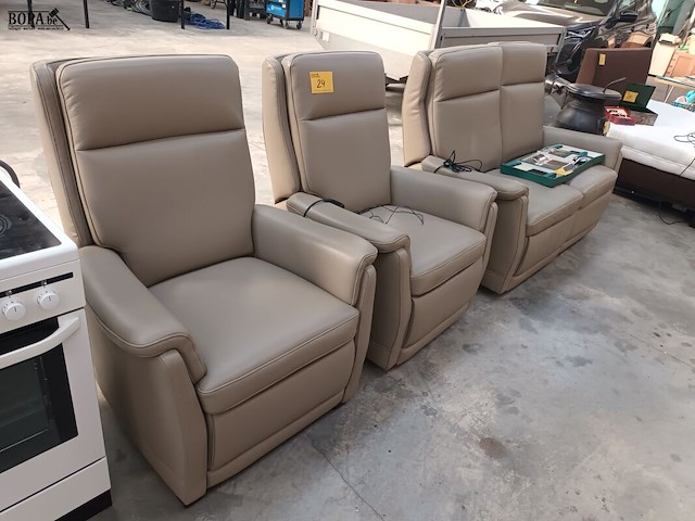 Lot 24 - salon met relaxen - afbeelding 1 van  8