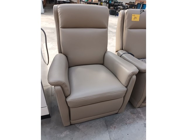 Lot 24 - salon met relaxen - afbeelding 2 van  8