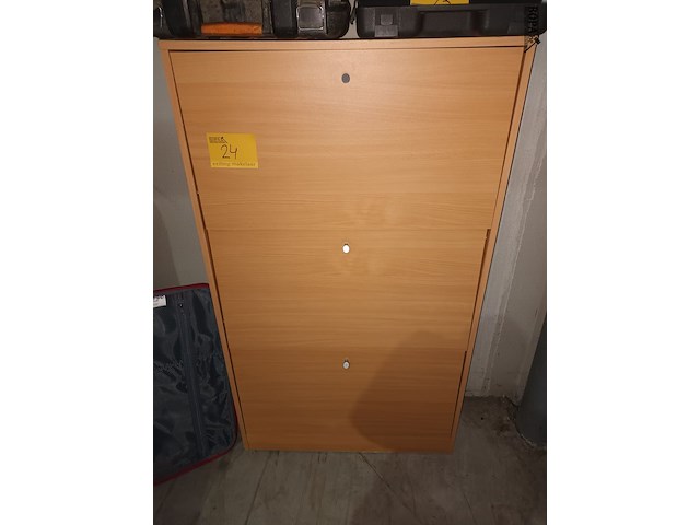 Lot 24 - schoenenkast - afbeelding 1 van  3