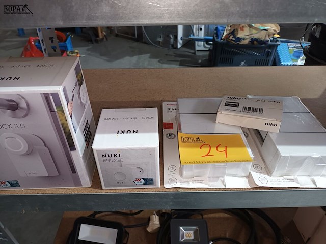 Lot 24 - smartlock en deurbellen. 5 stuks - afbeelding 1 van  6