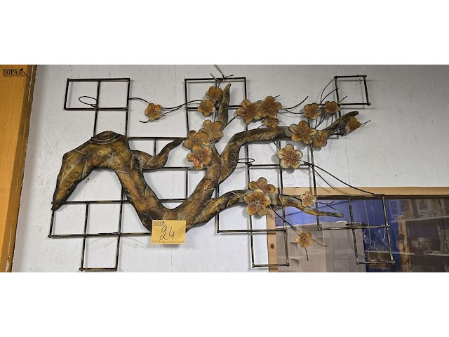 Lot 24 - smeedijzeren muurrek - afbeelding 1 van  3