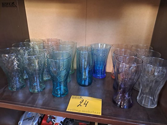 Lot 24 - verzamelitems coca cola glazen - afbeelding 2 van  5