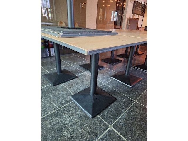 Lot 24 - vierkante horeca tafels. 10 stuks - afbeelding 2 van  3