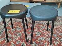 Lot 24 - vintage plastunic krukjes '60 zwarte kunststof/metalen poten