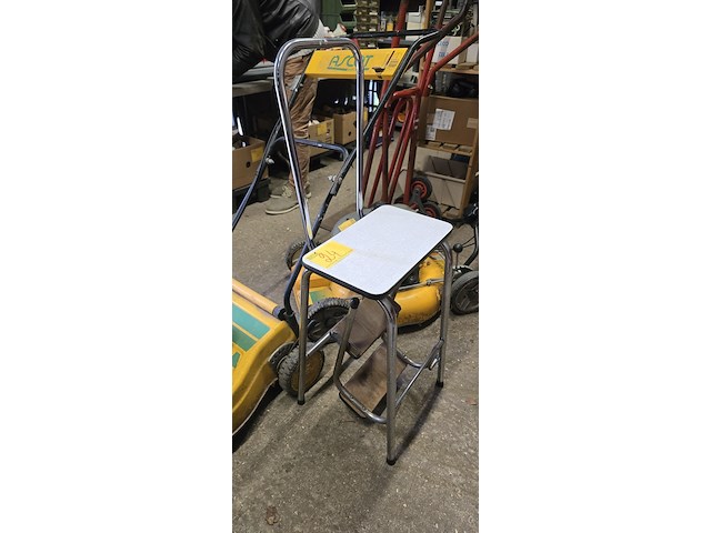 Lot 24 - vintage trapladder 3 treden - afbeelding 1 van  2