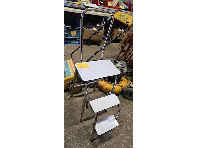 Lot 24 - vintage trapladder 3 treden - afbeelding 2 van  2