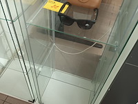 Lot 24 - vitrine kast - afbeelding 2 van  2