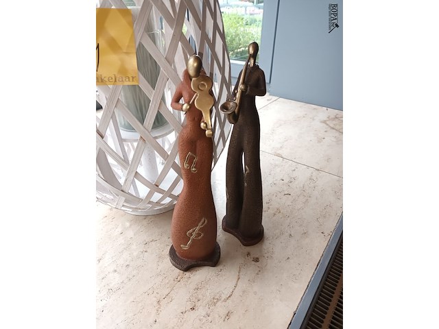 Lot 24 - windlicht en beeldjes. 3 stuks - afbeelding 2 van  5