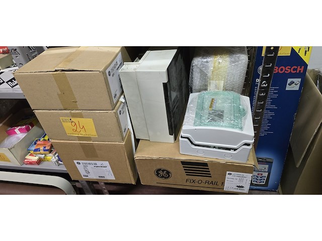 Lot 24 - zekeringskasten en uitbreidingen ong 7 stuks - afbeelding 1 van  5