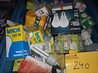 Lot 240 - bak met diverse lampen - afbeelding 3 van  4