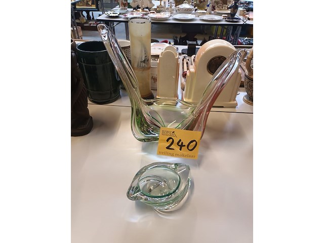 Lot 240 - glazen schaal en asbak - afbeelding 1 van  4