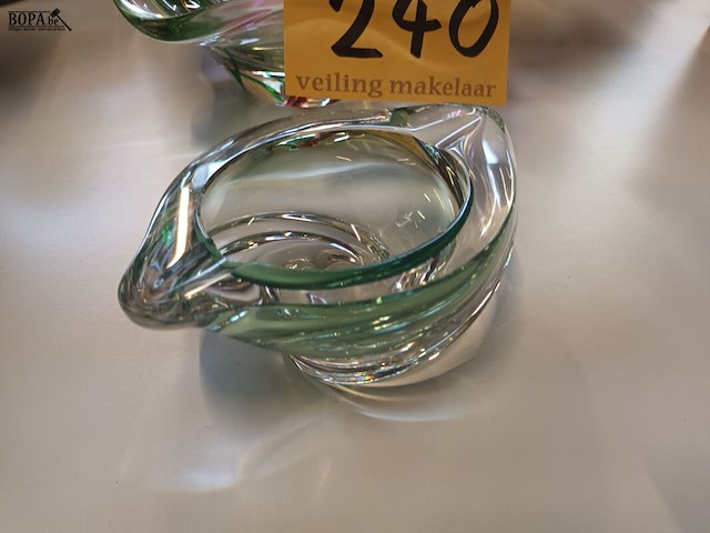 Lot 240 - glazen schaal en asbak - afbeelding 2 van  4