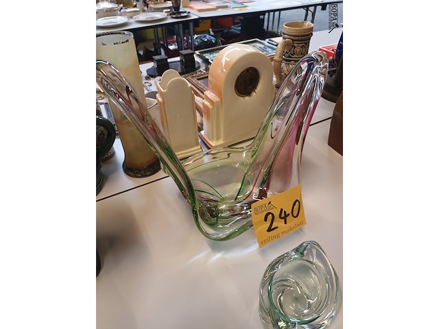 Lot 240 - glazen schaal en asbak - afbeelding 3 van  4