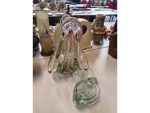 Lot 240 - glazen schaal en asbak - afbeelding 4 van  4