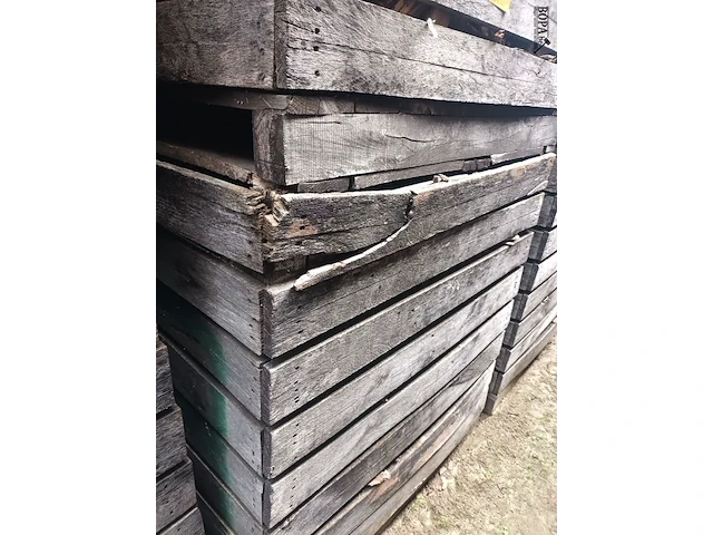 Lot 240 - houten kist met houtrestanten. 6 stuks - afbeelding 2 van  4