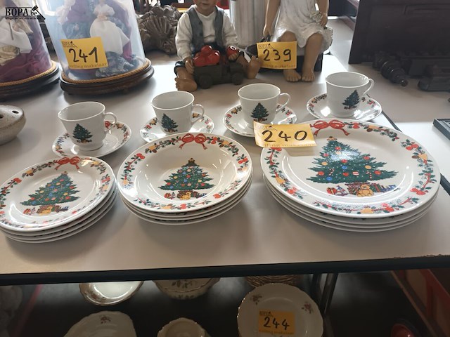 Lot 240 - kerstservies. 20 stuks - afbeelding 2 van  4